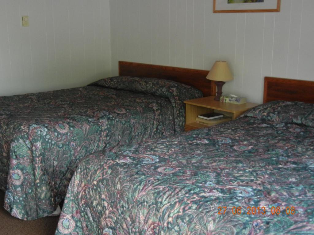Pleasant View Motel Summerland Room photo
